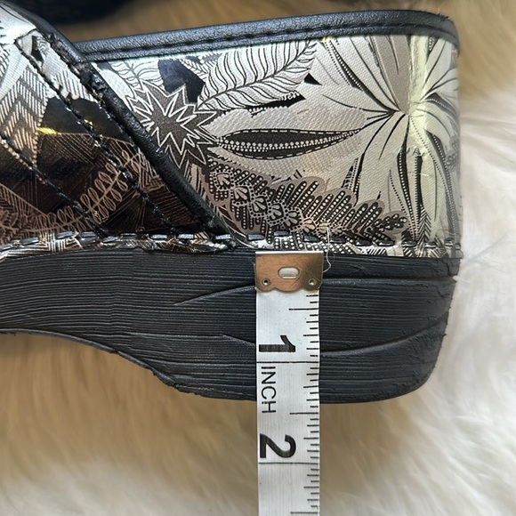 Dansko xp 2.0 Clog Metallic Jungle Sz Eur 38 US 7.5 or 8 - Picture 7 of 7